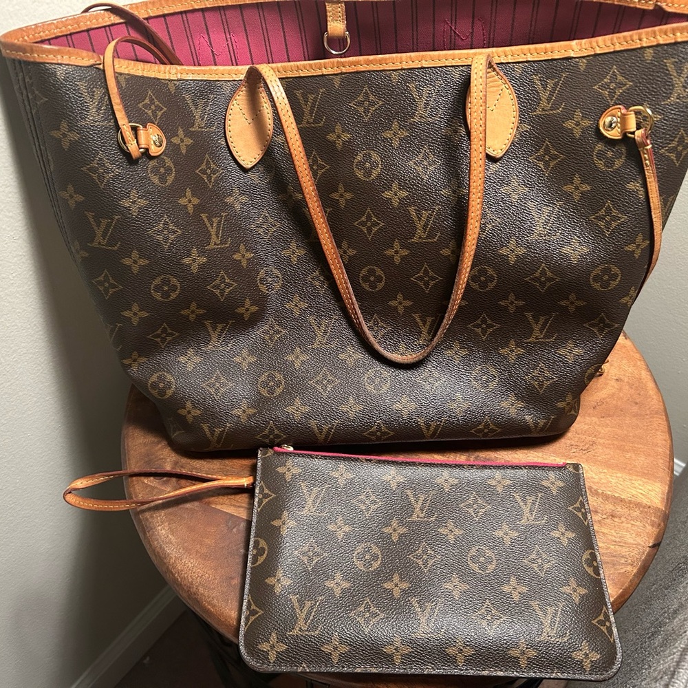 Louis Vuitton Neverfull MM with Clutch